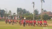 Calon Pasukan Pengibar Bendera Pusaka (Paskibraka) jalani latihan upacara dengan formasi 17-8-45, Sabtu (27/7/2024) di Taman Rekreasi Wiladatika, Cibubur, Depok.