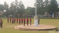 Seluruhnya dibekali berbagai materi dari baris-berbaris, kemudian pelipatan bendera, formasi pengibaran dan penurunan. Meski dalam waktu singkat, mereka telah mampu menjalani formasi yang diberikan. 