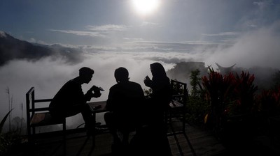 Ngopi Asyik di Atas Awan Toraja Utara