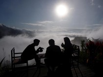 Ngopi Asyik di Atas Awan Toraja Utara