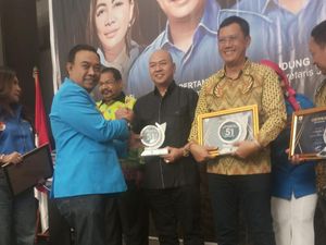 Nikson Nababan Sabet Penghargaan Kepala Daerah Peduli Pemuda di KNPI Award