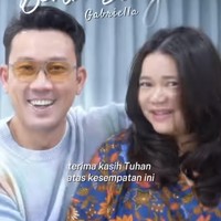 Pasangan Denny Sumargo dan Olivia Allan tengah berbahagia menyambut kehadiran putri pertama mereka pada Sabtu (27/7/24). Melalui unggahan di akun Instagram pribadi, Denny membagikan video momen persalinan sang istri. Foto: Instagram/@sumargodenny