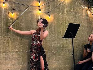 Top! Violis Surabaya Ini Gaungkan Dress Batik Saat Tampil di New York