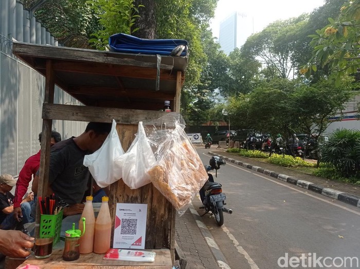 Pedagang Mi Ayam di Kuningan, Jaksel (Taufiq Syarifuddin/detikcom)