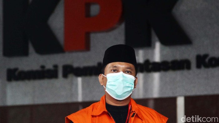 Bupati nonaktif Sidoarjo, Jawa Timur Ahmad Muhdlor Ali meninggalkan Gedung Merah Putih KPK, Jakarta, Senin (29/7/2024). Ahmad Muhdlor Ali kembali menjalani pemeriksaan lanjutan terkait kasus dugaan korupsi pemotongan insentif ASN di lingkungan Badan Pelayanan Pajak Daerah (BPPD) Kabupaten Sidoarjo, Jawa Timur.