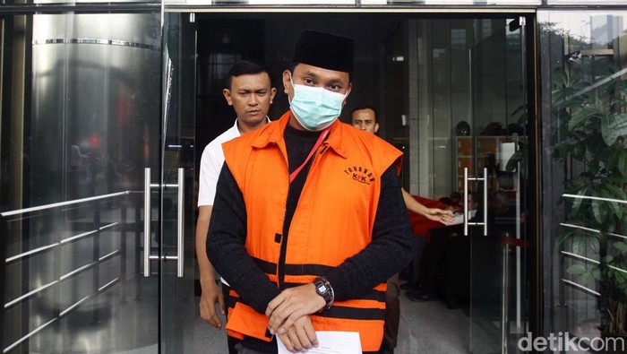 Bupati nonaktif Sidoarjo, Jawa Timur Ahmad Muhdlor Ali meninggalkan Gedung Merah Putih KPK, Jakarta, Senin (29/7/2024). Ahmad Muhdlor Ali kembali menjalani pemeriksaan lanjutan terkait kasus dugaan korupsi pemotongan insentif ASN di lingkungan Badan Pelayanan Pajak Daerah (BPPD) Kabupaten Sidoarjo, Jawa Timur.