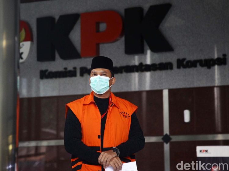 Pakai Masker, Gus Mudhlor Jalani Pemeriksaan Lanjutan di KPK
