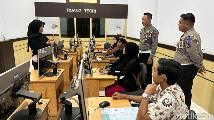 Pemohon Tuna Rungu di Kota Kediri Didampingi Juru Bahasa Isyarat