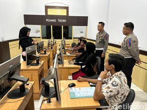 Pemohon SIM Tunarungu di Kota Kediri Didampingi Juru Bahasa Isyarat