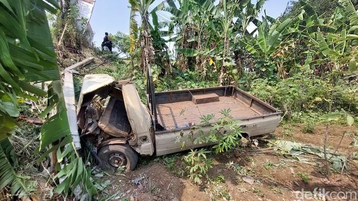 Penampakan Pikap yang Kecelakaan di Jalan Cisarua-Padalarang