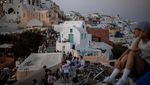 Penampakan Santorini Penuh Sesak Wisatawan