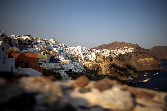 Tourists wait to view Santorini’s famed sunset, on Santorini, Greece, July 25, 2024. REUTERS/Alkis Konstantinidis