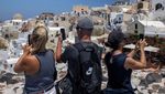 Penampakan Santorini Penuh Sesak Wisatawan