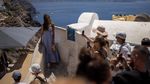 Penampakan Santorini Penuh Sesak Wisatawan
