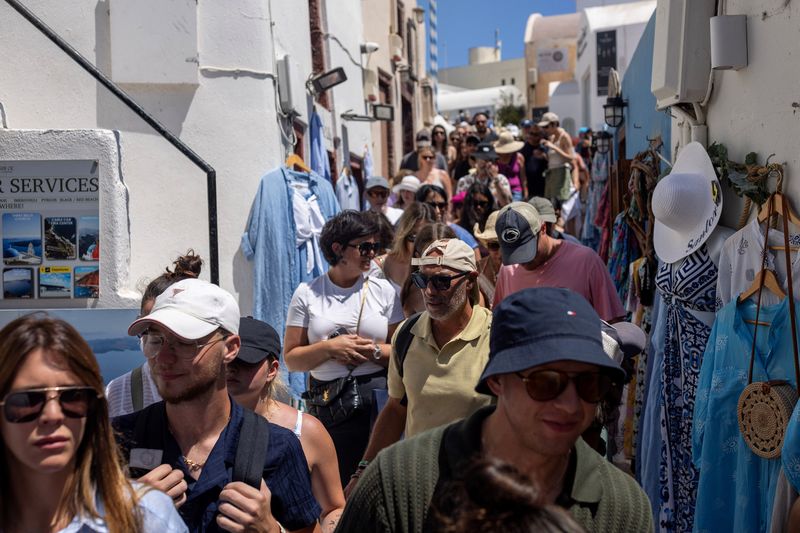 Tourists wait to view Santorini's famed sunset, on Santorini, Greece, July 25, 2024. REUTERS/Alkis Konstantinidis