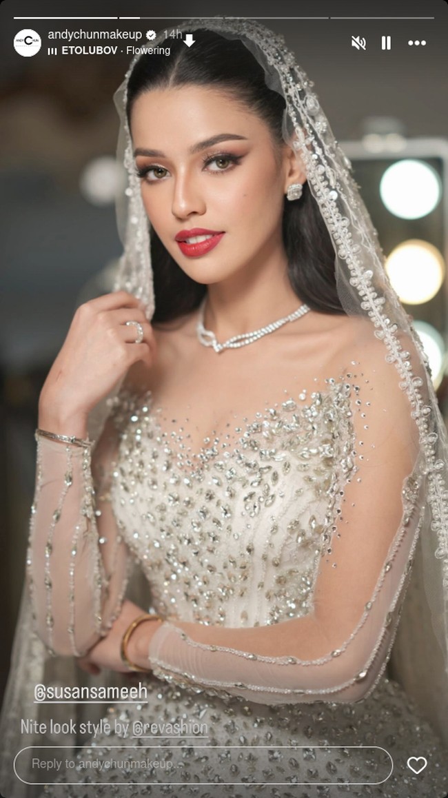 Untuk acara malam, Susan memilih makeup yang lebih bold dengan lipstik merah dan smokey eyes. Foto: Instagram