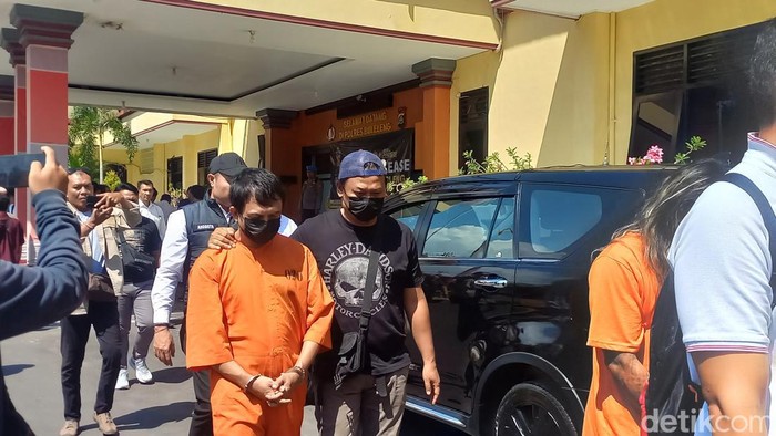 Polres Buleleng merilis kasus penyalagunaan narkoba yang menjerat pejabat Pemkab Buleleng Gede Wira Pradnyana, Senin (29/7/2024).
