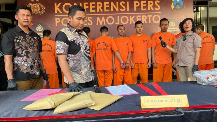 Polres Mojkerto ungkap pembobolan dua pabrik yang dilakukan karyawannya