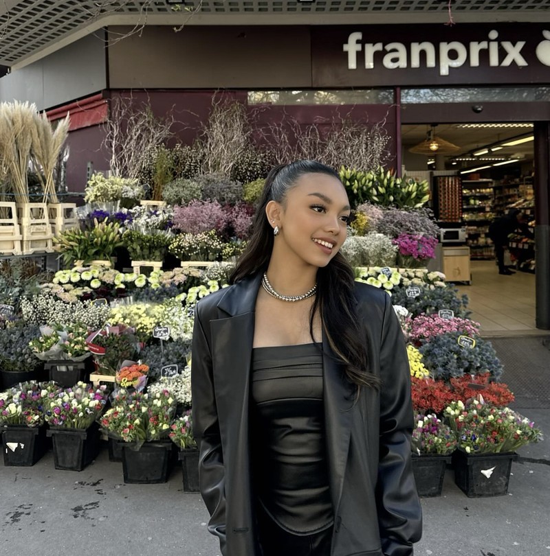 Pose Cantik Naura Ayu Saat Makan di Restoran hingga di Bazar Kuliner Pose Cantik Naura Ayu Saat Makan di Restoran hingga di Bazar Kuliner