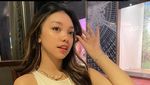 Pose Cantik Naura Ayu Saat Jajan Enak di Bazar Kuliner