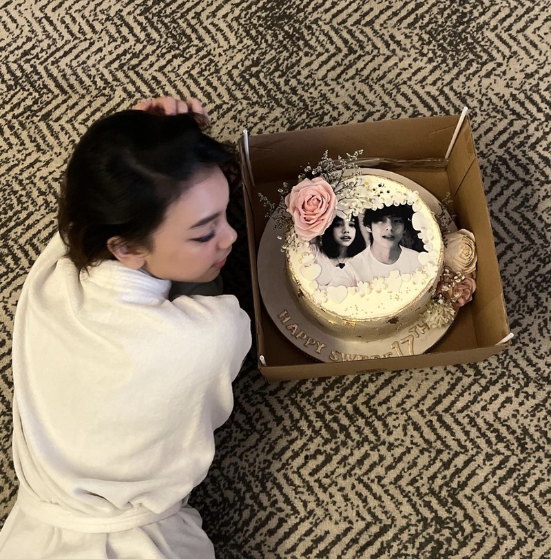 Pose Cantik Naura Ayu Saat Makan di Restoran hingga di Bazar Kuliner Pose Cantik Naura Ayu Saat Makan di Restoran hingga di Bazar Kuliner