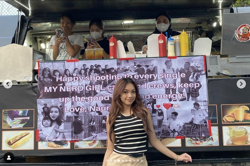 Pose Cantik Naura Ayu Saat Makan di Restoran hingga di Bazar Kuliner Pose Cantik Naura Ayu Saat Makan di Restoran hingga di Bazar Kuliner