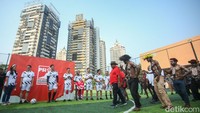 Surat rekomendasi diberikan Ketum PSI Kaesang Pangarep di GASKAN Minisoccer, Kelapa Gading, Jakarta Utara, Senin (29/7/2024). 