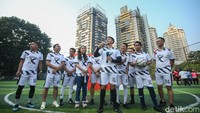 Partai nomor urut 15 ini membuat gebrakan baru dalam memberikan surat rekomendasi calon kepala daerah. Gebrakan tersebut yakni dengan memberikan jersey bola berwarna merah ala transfer pemain sepakbola.