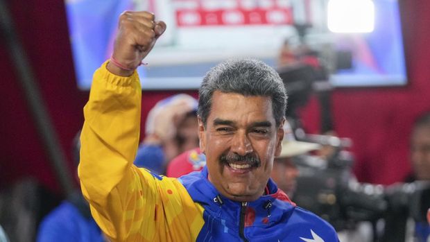 Presiden Nicolas Maduro berbicara kepada para pendukungnya setelah otoritas pemilu menyatakannya sebagai pemenang pemilihan presiden di Caracas, Venezuela, Senin, 29 Juli 2024. (AP Photo/Fernando Vergara)