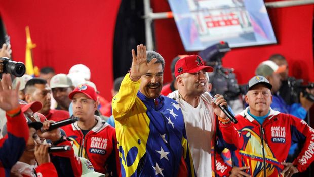 Presiden Venezuela Nicolas Maduro merayakan hasil setelah pemilihan presiden di Caracas, Venezuela 29 Juli 2024. (REUTERS/Fausto Torrealba)