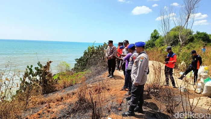 Proses pencarian nelayan yang hilang di Pamekasan