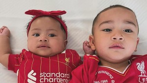 Rayyanza pun gak cemburu, malah terlihat akrab banget sama Lily. Foto: Instagram @raffinagita1717