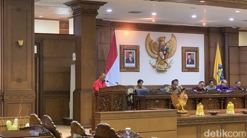 Rapat paripurna DPRD Bali di kantor DPRD Bali, Denpasar, Senin (29/7/2024). (Foto: Rizki Setyo Samudro/detikBali)