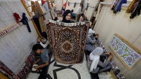 Karpet yang sudah jadi kemudian dipajang di pameran untuk dijual, dan ada pula yang diekspor.