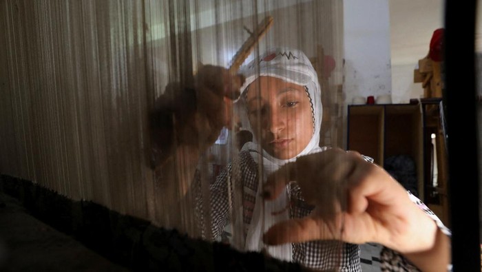 A view of cocoons which are used to make carpets by hand from the silk threads extracted from silkworms, in Beheira Governorate, Egypt, July 18, 2024. The project started about five years ago and now has become the main industry in the town, with the production cycle starting from an egg to a worm, to a cocoon, to silk threads, to carpet production, then to selling, distribution in fairs, and export, which has helped many families of the town economically and provides work opportunities for women at Naga Oun town. REUTERS/Mohamed Abd El Ghany