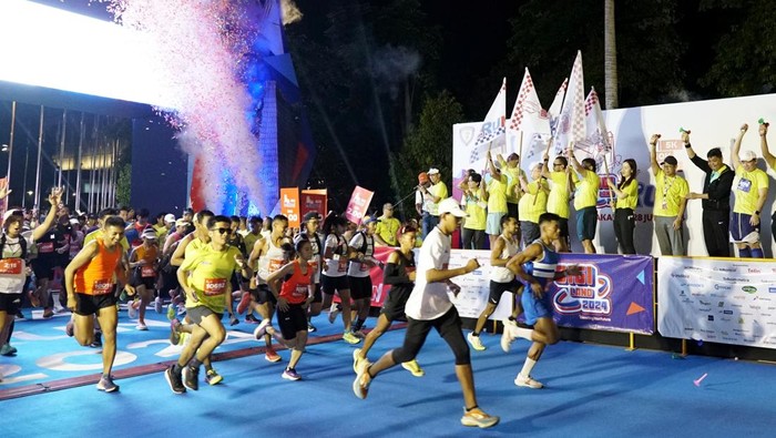 Ribuan Orang Ikut Lomba Lari Digiland 2024 PT Telkom Indonesia Tbk menggelar lomba lari βDigiland Run 2024β yang diikuti oleh lebih dari 10.000 peserta. Begini potret keseruannya.