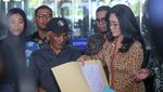 Rieke Diah Pitaloka Dampingi Keluarga Dini Sera Lapor ke KY