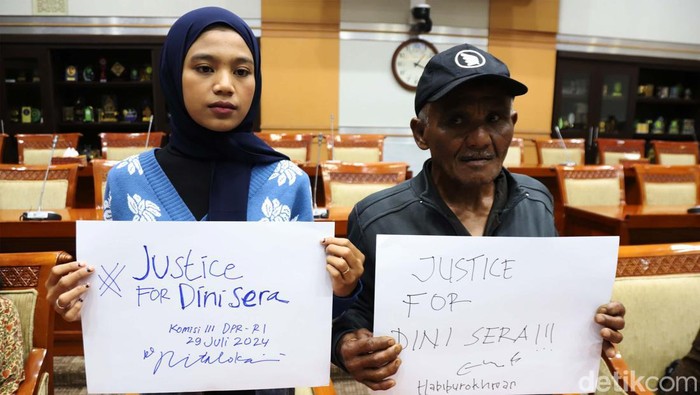 Komisi III DPR akan memanggil pihak keluarga korban penganiayaan Dini Sera Afrianti oleh kekasinya Gregorius Ronald Tannur yang kini divonis bebas. Rapat dengar pendapat digelar di ruang rapat Komisi III DPR, Senayan, Jakarta, Senin (29/7/2024).