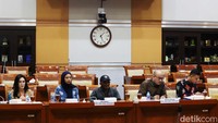 Dalam audiensi ini pihak keluarga Dini didampingi kuasa hukum, Dimas Yemahura.
