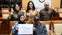 Dilansir detikJatim, Rabu (24/7), dalam amar putusannya, ketua majelis hakim PN Surabaya, Erintuah Damanik, mengatakan Ronald dinilai tidak terbukti melakukan tindak pidana sebagaimana yang didakwakan Jaksa Penuntut Umum (JPU) Ahmad Muzakki. Baik dalam pasal 338 KUHP atau kedua Pasal 351 ayat (3) KUHP maupun ketiga Pasal 359 KUHP dan 351 ayat (1) KUHP.