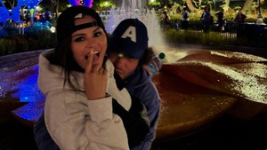 Selena Gomez dan Benny Blanco membagikan sejumlah momen mesra di Instagram. Foto: Instagram Selena Gomez