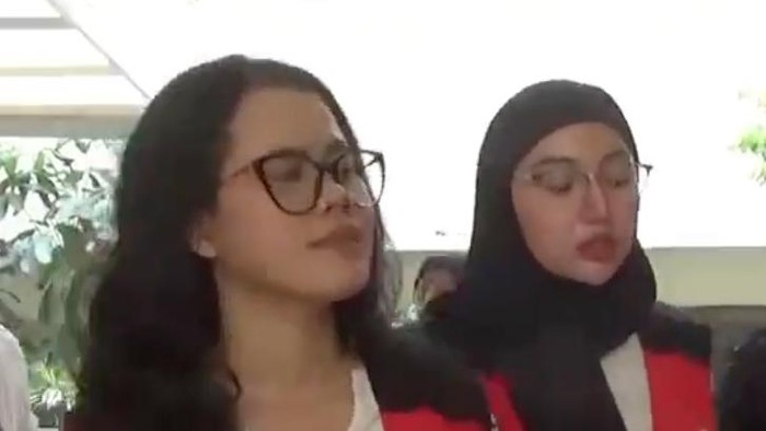 Siskaeee menjalankan sidang