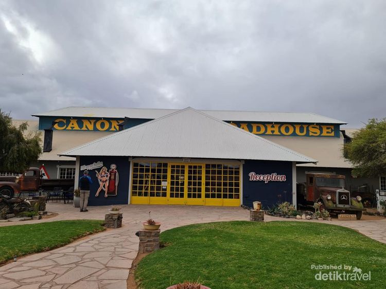 Bertualang ke Canyon Roadhouse, Namibia