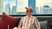 Verrel kerap menunjukkan beberapa momen kulinernya di luar negeri. Salah satunya ketika menikmati jus jeruk dari sebuah restoran di hotel mewah. Foto: Instagram @bramastavrl