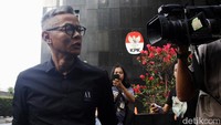 Wahyu mulai diperiksa sekitar pukul 10.00 WIB, di Gedung Merah Putih KPK, Jakarta Selatan, Senin (29/7/2024). Dia keluar dari ruang pemeriksaan KPK sekitar pukul 16.10 WIB.