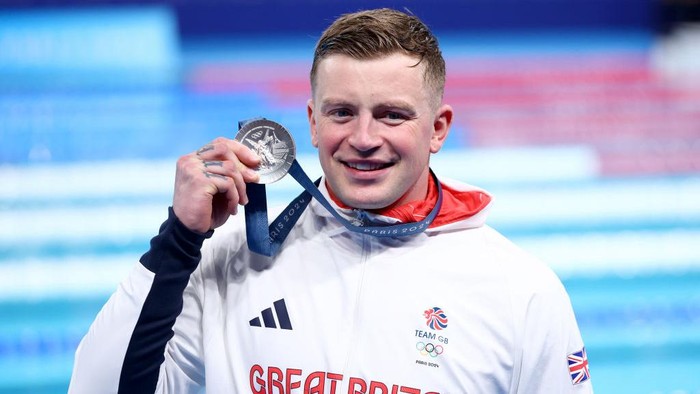 NANTERRE, FRANCE - JULY 28: Silver Medalist Adam Peaty of Team Great Britain poses following the Swimming medal ceremony after the Men’s 100m Breaststroke Final on day two of the Olympic Games Paris 2024 at Paris La Defense Arena on July 28, 2024 in Nanterre, France. (Photo by Maddie Meyer/Getty Images)