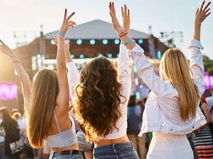 Bukan Sekedar Hiburan, Ini Manfaat Nonton Konser yang Harus Kamu Tahu!