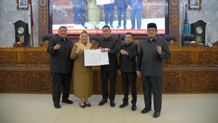 Agenda Penetapan Rancangan Peraturan Daerah (Raperda) Tentang Perubahan APBD 2024 menjadi Perda Pemkot Semarang.
