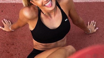 Netizen pun setuju bahwa dia adalah salah satu atlet paling menawan di dunia saat ini. Semua atlet harus aktif di media sosial untuk mendapatkan sponsor. Tidak mudah, terutama di Jerman, untuk hidup dari olahraga. Jadi, banyak atlet yang harus melakukan pekerjaan lain untuk hidup. Ya, itu hal yang bagus di mana media sosial sebagai pekerjaan sampingan sehingga Anda bisa mendapatkan lebih banyak sponsor, katanya. Foto: Facebook