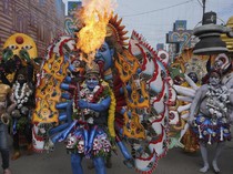 Atraksi Sembur Api Rayakan Festival Bonalu di India